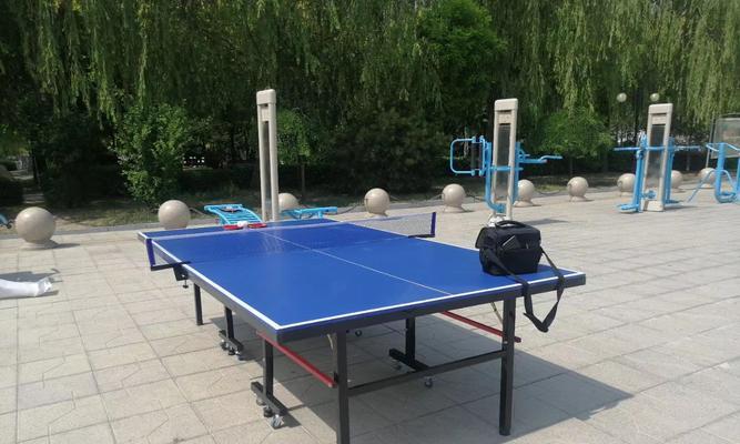 乒乓球桌的材料选择与影响（探究乒乓球桌材料对比赛质量的重要性）
