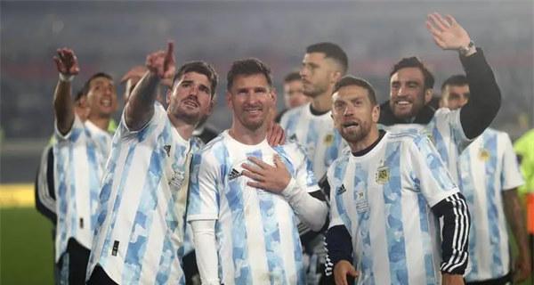 阿根廷世界杯历史成绩榜单（关注阿根廷足球的辉煌历程，世界杯上的成功与失利）
