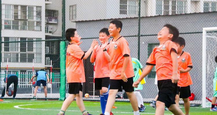 幼儿足球控制技巧——培养孩子的运动潜力（从踢球开始，成就未来足球之星）