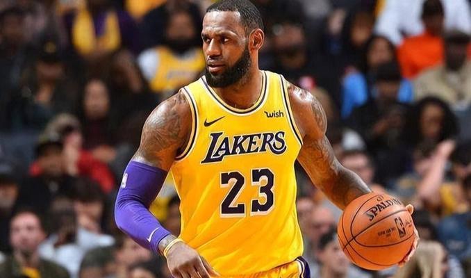NBA球员年纪排行榜（揭秘最年轻巨星的崛起和成就）