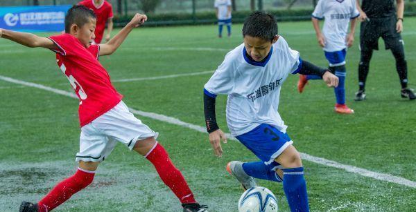 青少年足球技巧教学的重要性（培养年轻足球人才关键所在）
