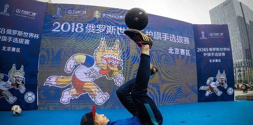 边路花式足球过人技巧大揭秘（掌握关键技巧，让你成为边路王者）
