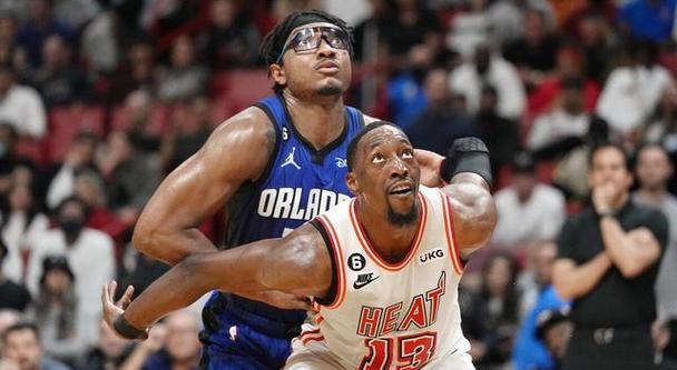 2021年NBA中锋排行榜最新发布（探索现役中锋的统计数据、技术特点和影响力）