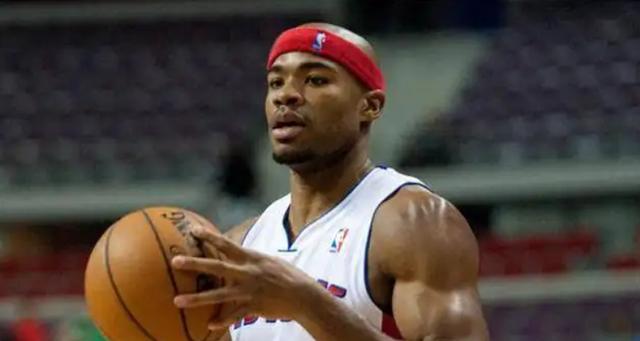 NBA球员肌肉强度排行榜（揭秘NBA球场上的肌肉巨兽，助你了解他们的训练秘诀和身体素质。）