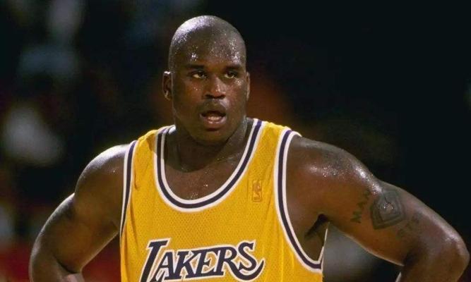 NBA现役球员富豪排行榜（揭示NBA球员中最富有的巨星们，他们的致富秘诀和财务策略）