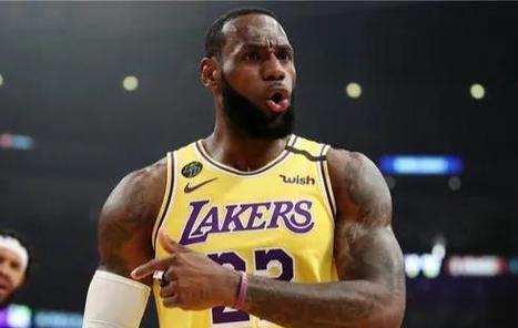 NBA历史排行榜（记录篮球传奇，看谁在历史中熠熠发光）