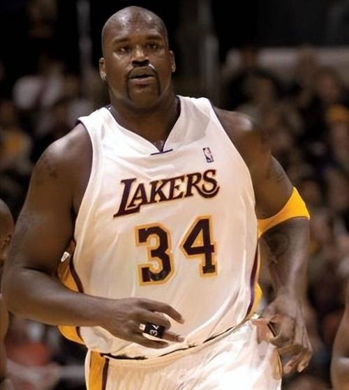 NBA实力球星排行榜最新发布！（揭秘2022年NBA最顶尖球员，詹姆斯再度登顶）