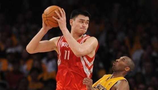 NBA历史火箭中锋排行榜（探索火箭队中锋历史的辉煌，重温经典巨星的辉煌时刻）
