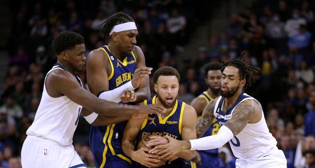 NBA进攻篮板排行榜最新（勇夺篮板王的“进攻”揭示篮球大师的全能之路）