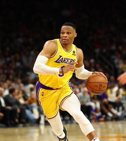 NBA历史最具价值球星排行榜（探寻伟大球星的统计数据和荣誉）