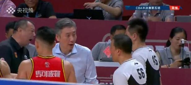 如何避免乒乓球犯规？（技巧与战术助你成为犯规的克星）