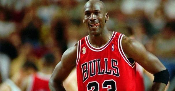 2016NBA最新MVP排行榜（NBA球员们为争夺最有价值球员奖项的竞争激烈程度不断攀升）