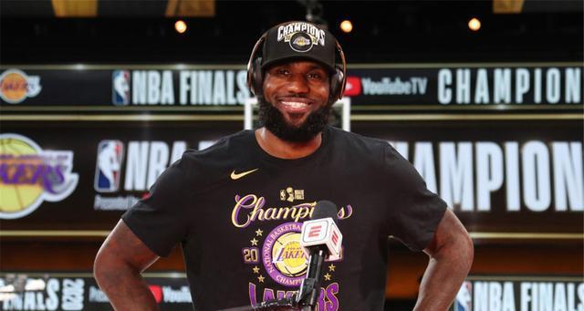NBA球星INS粉丝数排行榜（揭秘NBA球星在社交媒体上的巨大影响力，谁是最受欢迎的？）
