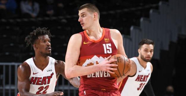NBA球星季后赛场次排行榜（一窥篮球巨人们在季后赛中的驰骋征程）