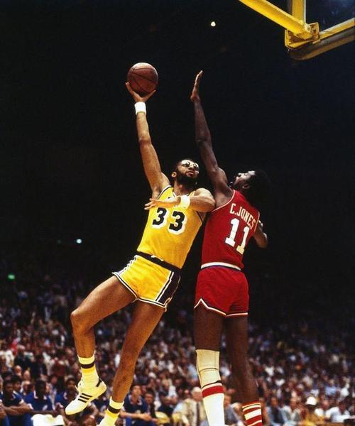 NBA跳投之王（展现投篮技艺的巅峰球员们）
