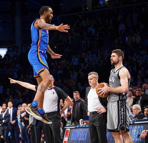 NBA历史上最惊人的弹跳力排行榜（探索篮球场上的空中王者，他们拥有令人咋舌的弹跳力）