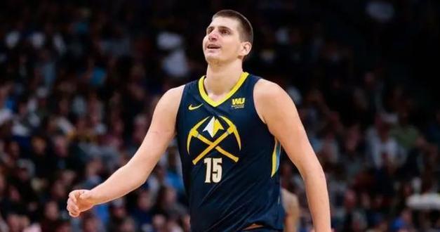 NBA球员排行榜（探索NBA历史上最杰出的球员和他们的伟大贡献）