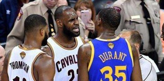 NBA季后赛得分排行榜（勇士球星库里凭借出色表现领跑得分榜，谁能夺得冠军头衔？）