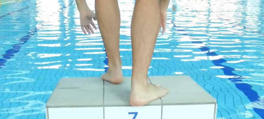 室内训练提升男生以直臂游泳技巧的有效性（掌握正确的手臂动作，以直臂游泳技巧突破新境界）