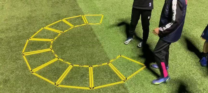 足球小白必练技巧高中篇（成为足球高手的关键训练方法，从零基础开始的完美指南）