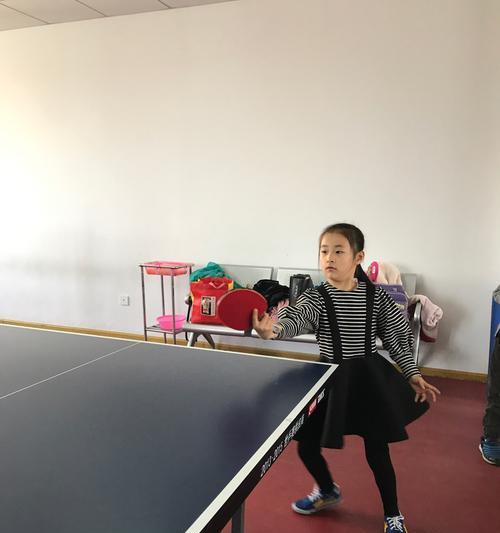 乒乓球训练的关键技巧（以打乒乓球为主题的练习方法和技巧）