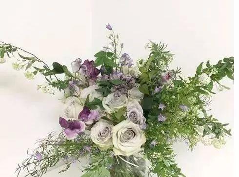 足球过人插花小技巧（从基础到高级，助你成为过人王）