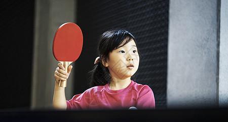 女性打乒乓球（探索女性在乒乓球场上的魅力与实力）