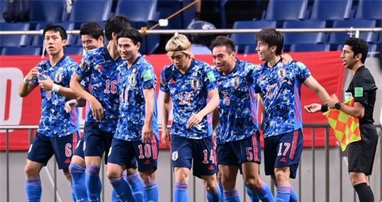 回顾日本西班牙世界杯的历史壮举（以激动人心的比赛和令人难忘的瞬间，重温世界杯的精彩瞬间）