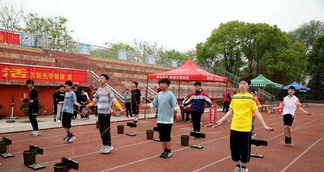 信阳中考体育足球技巧