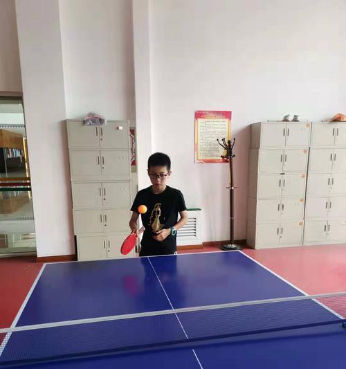 假期乒乓球，快乐挥洒汗水（掌握技巧，享受乐趣）