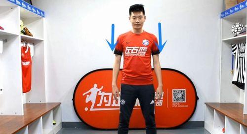 足球接球技巧大揭秘（掌握接球技巧，成为足球场上的接球达人）