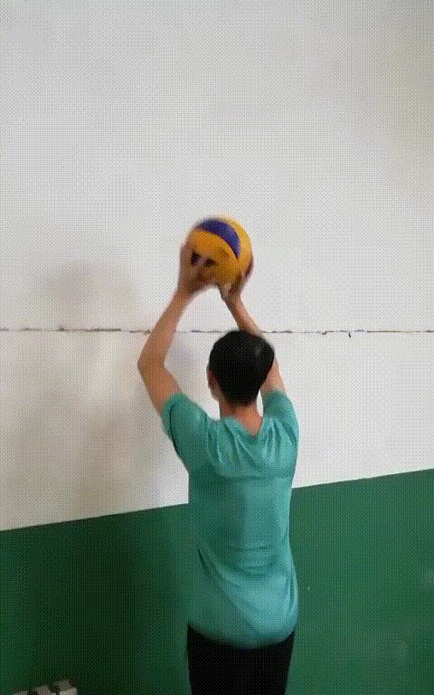排球训练基本动作要领解析（掌握排球训练基本动作，成为优秀球员的关键）
