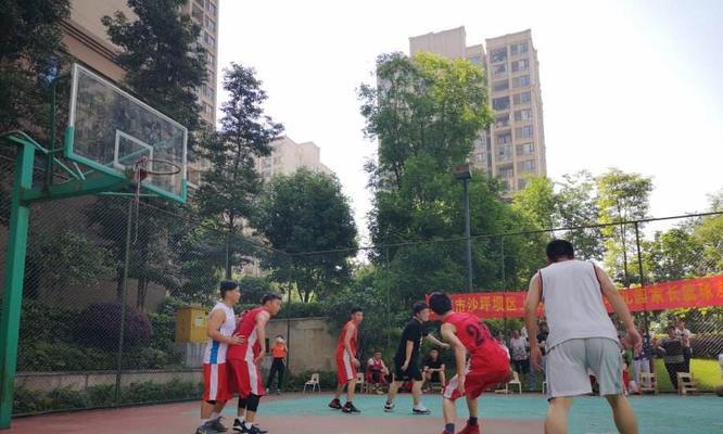 篮球比赛中进攻与防守的关系（进攻与防守的协调合作）