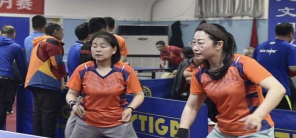 如何提高乒乓球双打教练的聊天技巧（以沟通为纽带，打造默契配合）