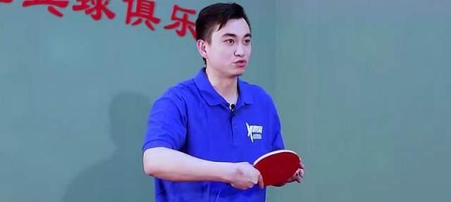 掌握乒乓球反手位拉球技巧的秘诀（精进反手位拉球，技压群雄）