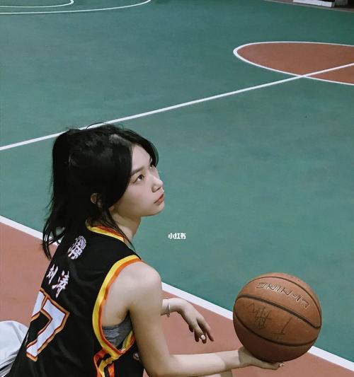 以打篮球防守女的是谁？（解密篮球界的女防守专家）