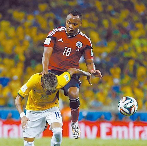 DefendersinBasketballandFootball（TheKeyPlayersGuardingtheGoalandHoop）