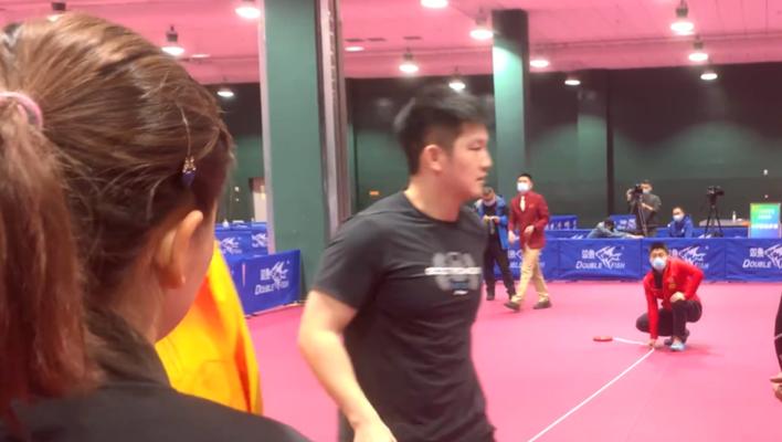 乒乓球技巧（教你如何提高乒乓球扔球技巧，成为球场上的高手）